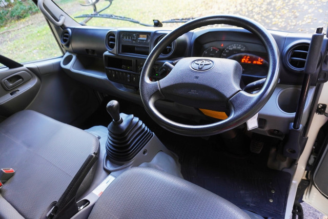 トヨタ ダイナ 小型 土砂ダンプ TKG-XZU620D(96700) 3枚目