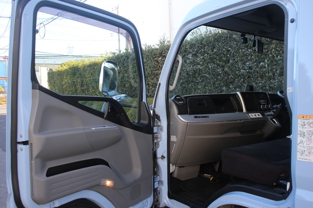 三菱ふそう キャンター 小型 冷凍冷蔵ウィング TPG-FEB50(96757) 11枚目