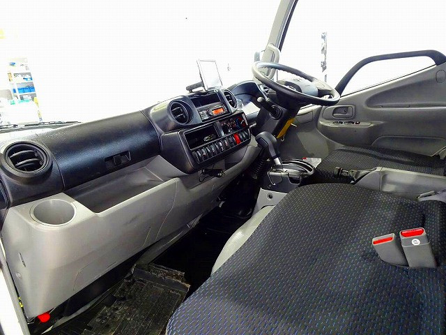 トヨタ ダイナ 小型 平ボディ 2KG-XZC605(96867) 7枚目