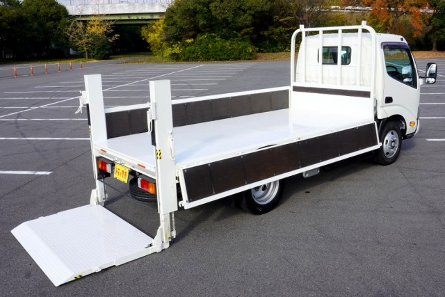 トヨタ ダイナ 小型 平ボディ 2RG-XZU645(96871) 23枚目