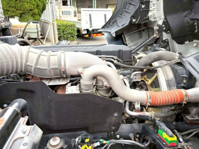 UDトラックス（日産） クオン 大型 トラクタ（シングル） 2PG-GK5AAD(96875) 15枚目