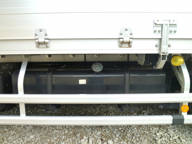 UDトラックス（日産） コンドル 中型 アルミウィング 2RG-BRR90T2(96882) 29枚目