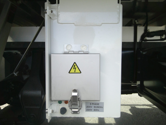 三菱ふそう ファイター 中型 冷凍冷蔵バン 2KG-FK65F(96884) 17枚目