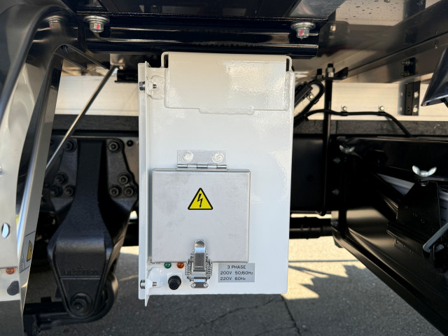 三菱ふそう ファイター 中型 冷凍冷蔵バン 2KG-FK65F(96885) 16枚目