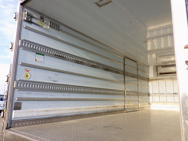 いすゞ フォワード 中型 冷凍冷蔵バン 2PG-FRR90S2(96927) 8枚目