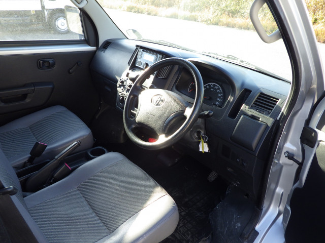 トヨタ ライトエース 小型 平ボディ DBF-S412U(96937) 6枚目