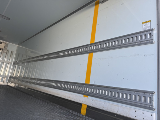 いすゞ フォワード 中型 冷凍冷蔵バン 2PG-FRR90T2(96941) 13枚目