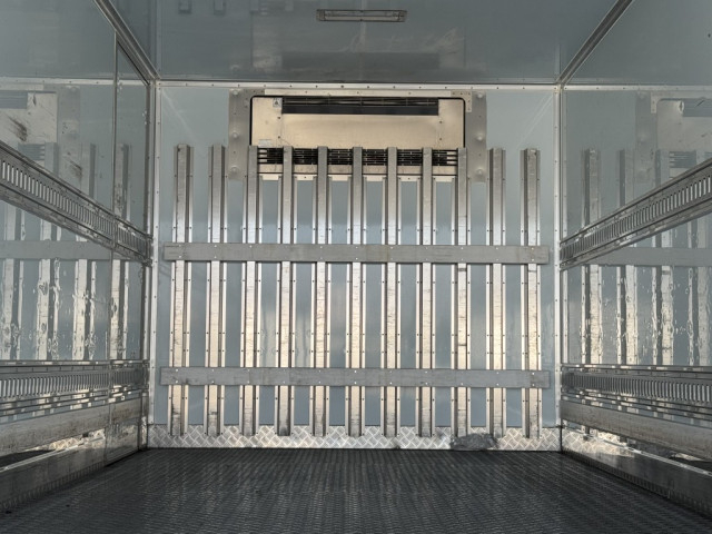 いすゞ フォワード 中型 冷凍冷蔵バン 2PG-FRR90T2(96941) 16枚目