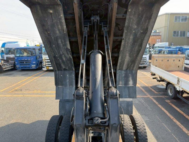 いすゞ ギガ 大型 土砂ダンプ 2PG-CYZ77CM(96943) 11枚目