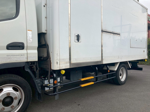 三菱ふそう キャンター 小型 冷凍冷蔵バン TPG-FEB50(96957) 24枚目