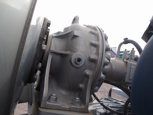 いすゞ ギガ 大型 ミキサー車 QKG-CXZ77AT(96975) 14枚目