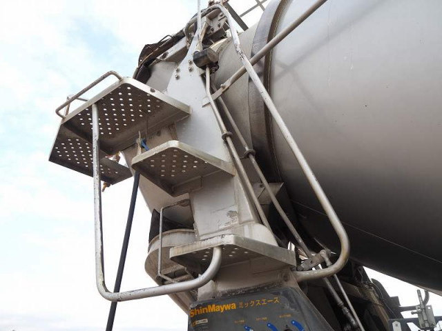 いすゞ ギガ 大型 ミキサー車 QKG-CXZ77AT(96975) 18枚目