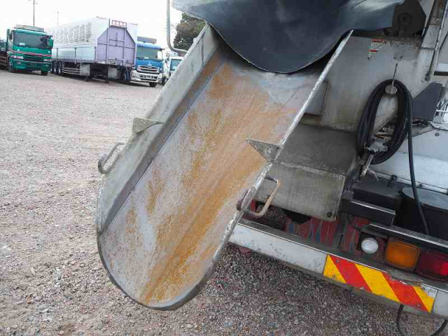 いすゞ ギガ 大型 ミキサー車 QKG-CXZ77AT(96975) 24枚目