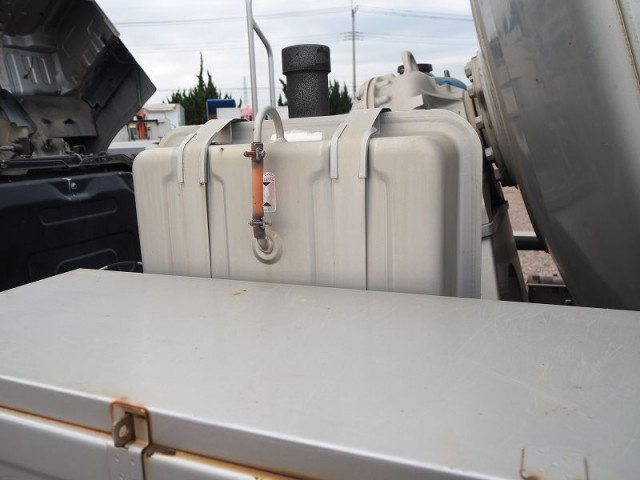 いすゞ ギガ 大型 ミキサー車 QKG-CXZ77AT(96975) 35枚目