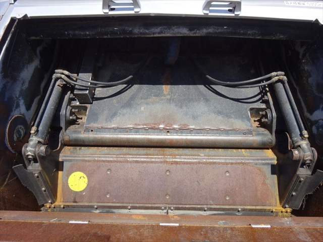 UDトラックス（日産） コンドル 増トン 塵芥車（プレス式） QKG-PK39LH(96981) 13枚目