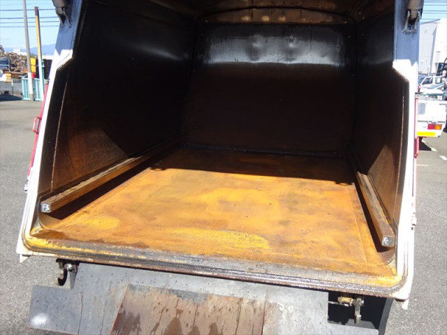 UDトラックス（日産） コンドル 増トン 塵芥車（プレス式） QKG-PK39LH(96981) 18枚目