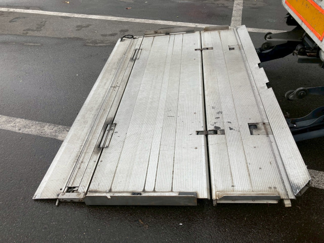 いすゞ フォワード 中型 アルミウィング PDG-FRR34T2(97011) 22枚目