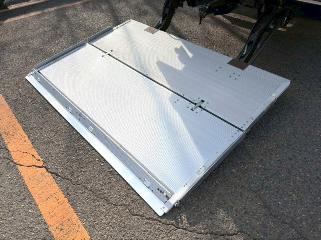 日野 レンジャー 中型 冷凍冷蔵バン 2KG-FD2ABG(97115) 6枚目