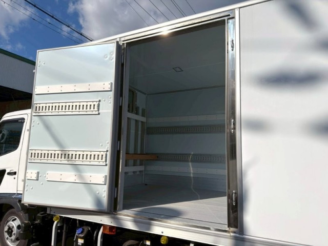 日野 レンジャー 中型 冷凍冷蔵バン 2KG-FD2ABG(97115) 12枚目