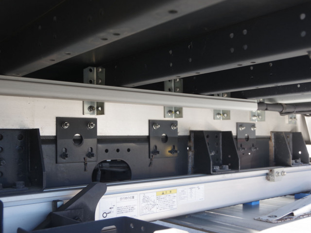 いすゞ フォワード 中型 アルミウィング 2RG-FRR90T2(97128) 6枚目