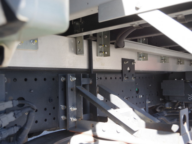 いすゞ フォワード 中型 アルミウィング 2RG-FRR90T2(97128) 7枚目