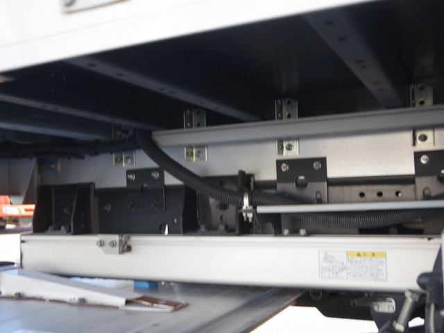 いすゞ フォワード 中型 アルミウィング 2RG-FRR90T2(97128) 8枚目