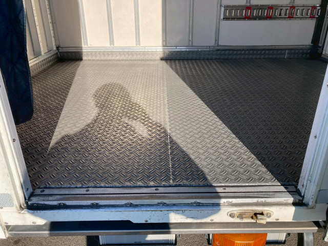 いすゞ エルフ 小型 冷凍冷蔵バン 2RG-NPR88AN(97130) 9枚目