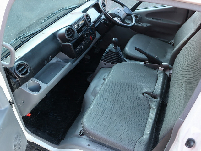 日野 デュトロ 小型 平ボディ 2RG-XZU605M(97134) 38枚目