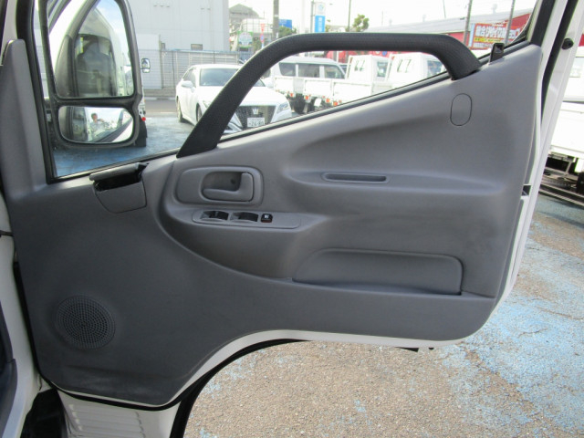 日野 デュトロ 小型 平ボディ 2RG-XZU605M(97136) 28枚目