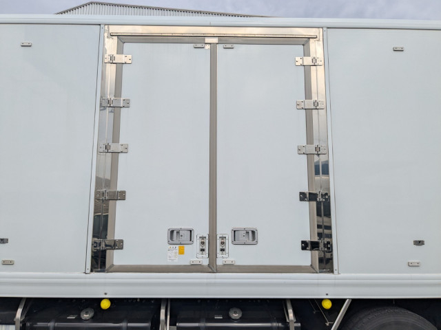 日野 プロフィア 大型 冷凍冷蔵バン 2DG-FR1AHC(97166) 15枚目
