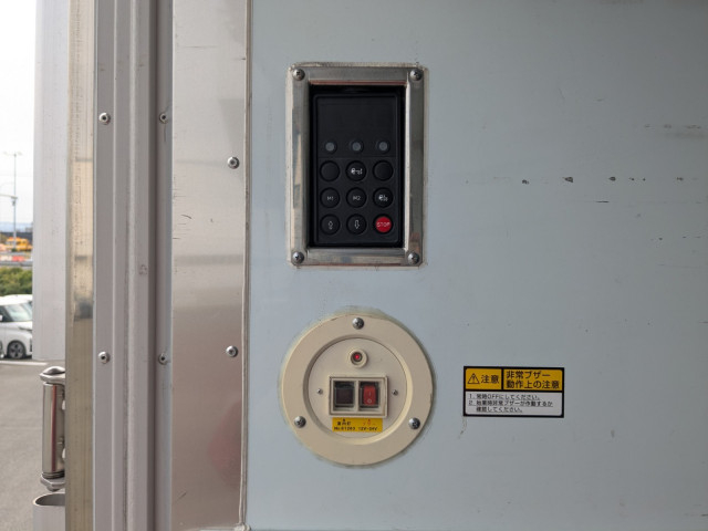 日野 プロフィア 大型 冷凍冷蔵バン 2DG-FR1AHC(97166) 30枚目