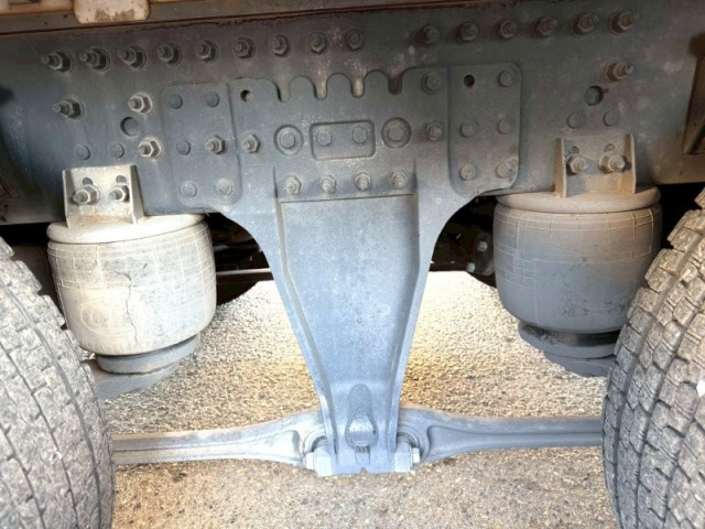 UDトラックス（日産） クオン 大型 平ボディ 2PG-CG5CA(97173) 11枚目