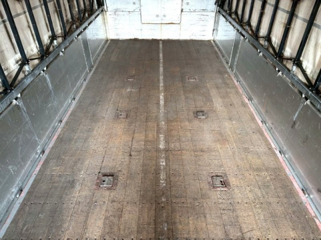 UDトラックス（日産） クオン 大型 平ボディ 2PG-CG5CA(97173) 15枚目