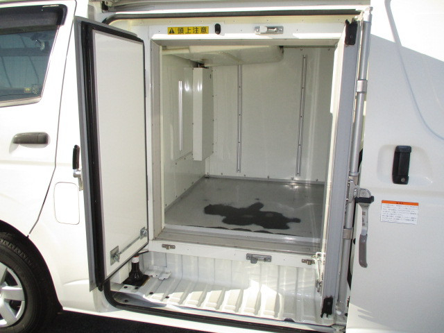 トヨタ ハイエース 小型 冷凍冷蔵バン QDF-GDH206V(97189) 6枚目
