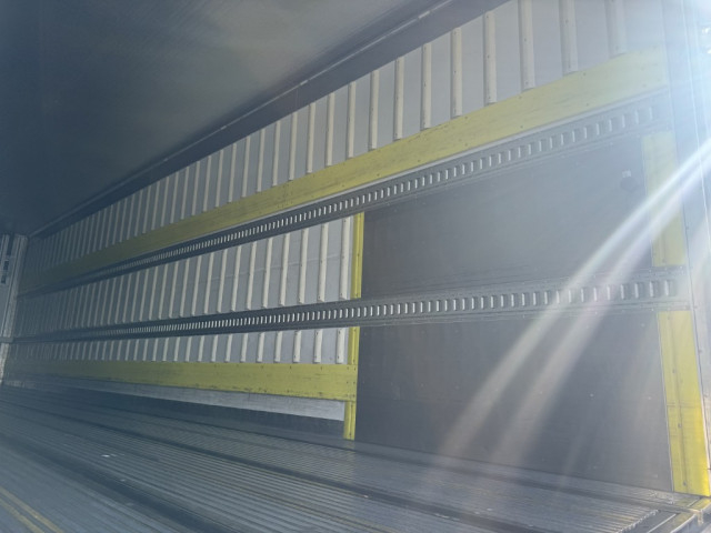 日野 プロフィア 大型 冷凍冷蔵バン 2DG-FW1AHG(97196) 12枚目