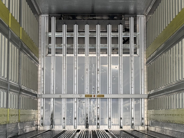 日野 プロフィア 大型 冷凍冷蔵バン 2DG-FW1AHG(97196) 15枚目