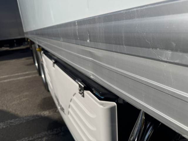 日野 プロフィア 大型 冷凍冷蔵バン 2DG-FW1AHG(97196) 48枚目