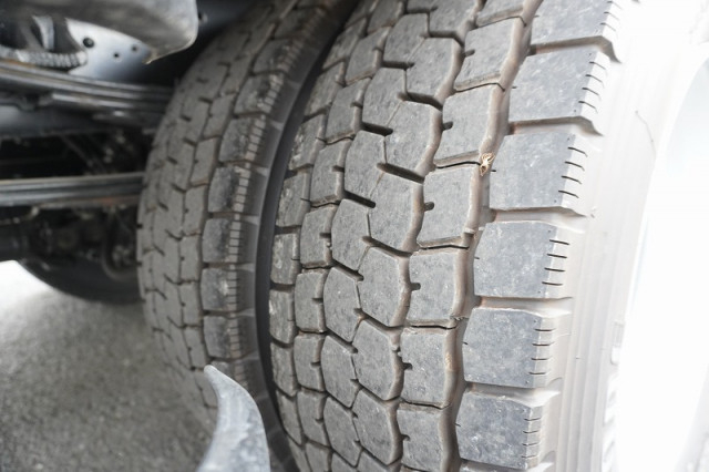 三菱ふそう ファイター 増トン 平ボディ（クレーン付） 2KG-FK62FZ(97352) 10枚目