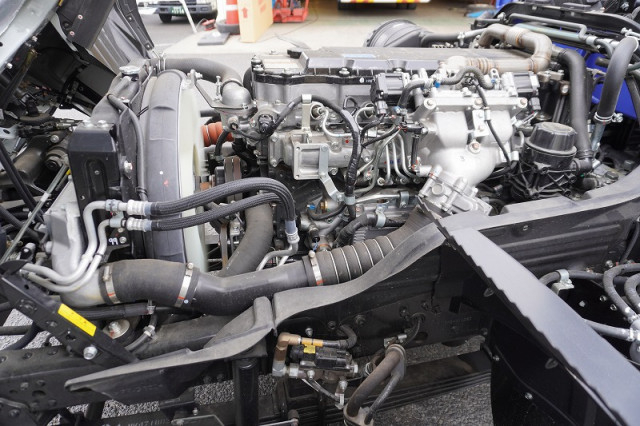 三菱ふそう ファイター 増トン 平ボディ（クレーン付） 2KG-FK62FZ(97352) 14枚目