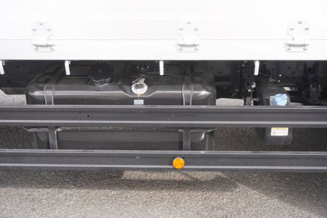 三菱ふそう ファイター 増トン 平ボディ（クレーン付） 2KG-FK62FZ(97352) 17枚目