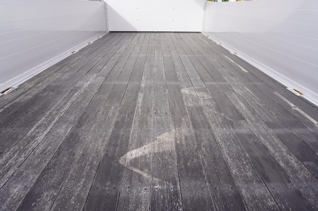 三菱ふそう ファイター 増トン 平ボディ（クレーン付） 2KG-FK62FZ(97352) 18枚目