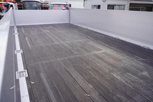 三菱ふそう ファイター 増トン 平ボディ（クレーン付） 2KG-FK62FZ(97352) 21枚目