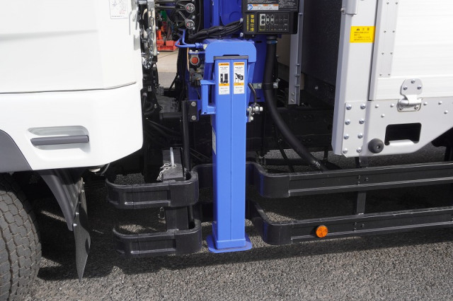 三菱ふそう ファイター 増トン 平ボディ（クレーン付） 2KG-FK62FZ(97352) 24枚目