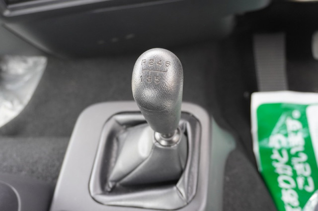 三菱ふそう ファイター 増トン 平ボディ（クレーン付） 2KG-FK62FZ(97352) 34枚目