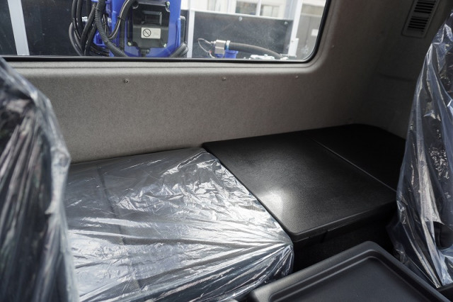 三菱ふそう ファイター 増トン 平ボディ（クレーン付） 2KG-FK62FZ(97352) 37枚目