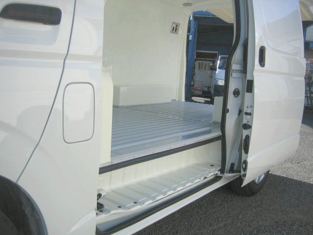 トヨタ ハイエース 小型 冷蔵冷凍バン QDF-KDH201V(97409) 9枚目