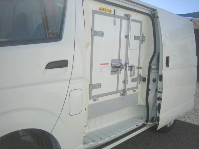 トヨタ ハイエース 小型 冷蔵冷凍バン QDF-GDH201V(97410) 10枚目