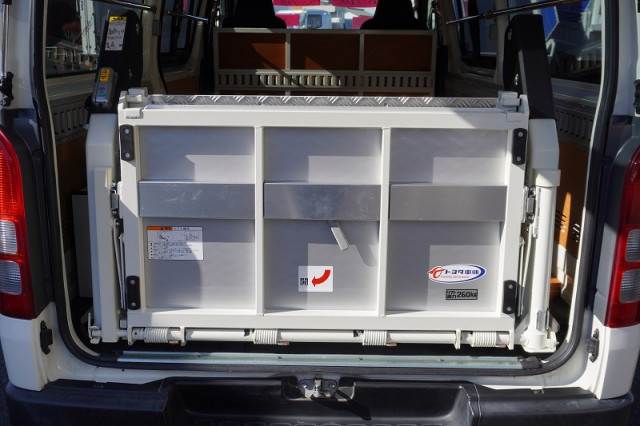 トヨタ ハイエース 小型 Translation missing: ja.item.body_keijou_enum.body_keijou_light_van CBF-TRH200V(97469) 23枚目