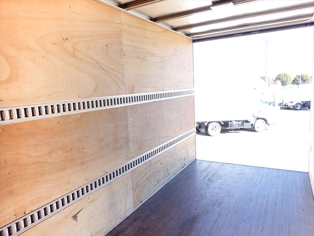 いすゞ エルフ 小型 バン 2RG-NLR88AN(97482) 11枚目