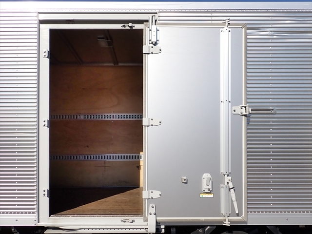 いすゞ エルフ 小型 バン 2RG-NLR88AN(97482) 15枚目